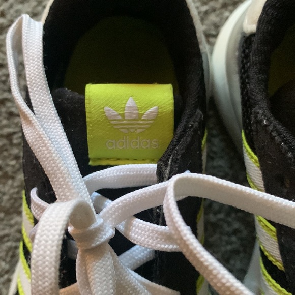 Little boys size 11.5 Adidas sneakers, black and yellow/green - Picture 2 of 4